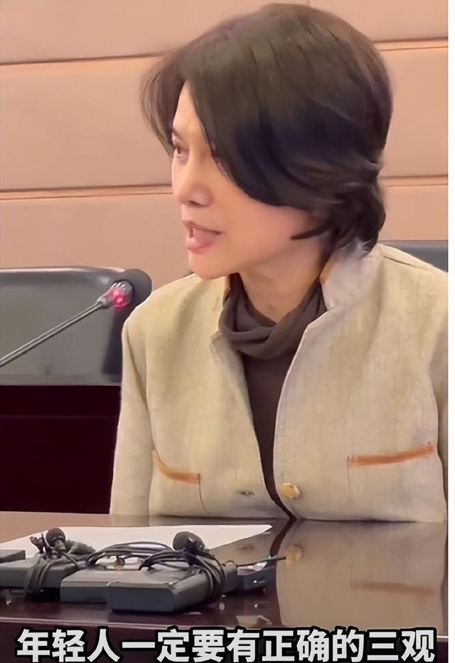 国企|格力主播穿“免职裙”,拉黑网友惹众怒,官方回应疑在“打太极”