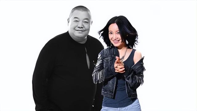 她连上4次春晚，和恩师同居怀孕，被骗流产，如今51岁依然单身