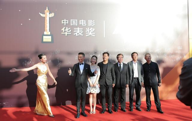 华表奖现场男星生图:遍地是普男,苏有朋和韩庚发福,王一博脸肿