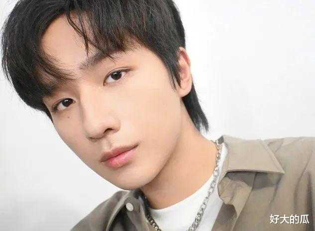 天呐！姐弟恋实锤了，女方怀孕，别墅养胎？