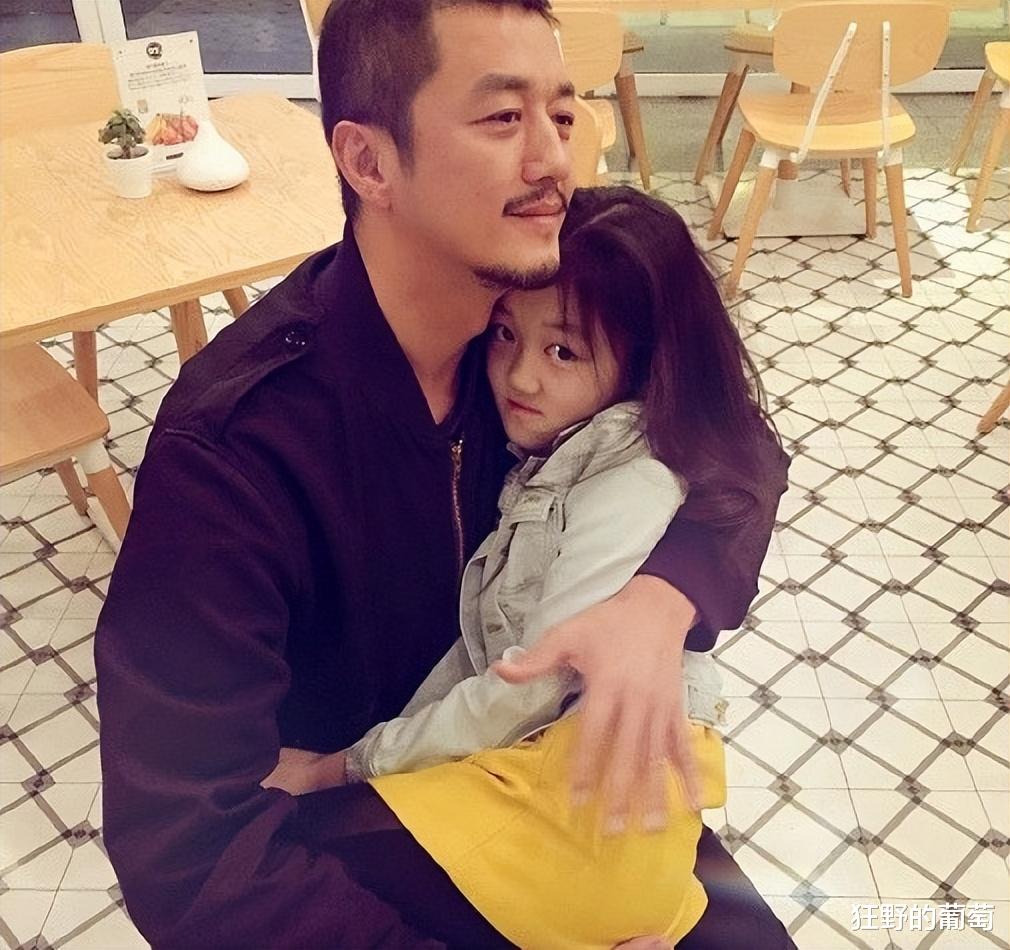 李嫣|李嫣:13岁出国留学,17岁身高猛长气场似王菲,爱上成熟装扮