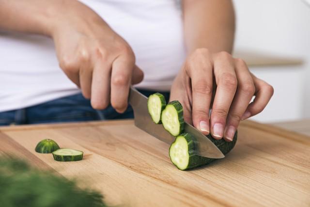 早餐和晚饭都吃黄瓜可以有效减肥吗？做好5方面，能够有效减肥