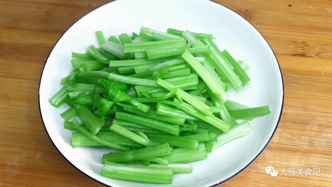 芹菜|“补药一堆,不如秋菜一把”3种“冠军菜”要常吃,强免疫少生病