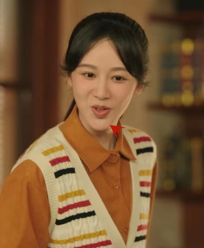 脸僵就别硬演校花了,一脸“社会气”的高中生,看着真让人难受