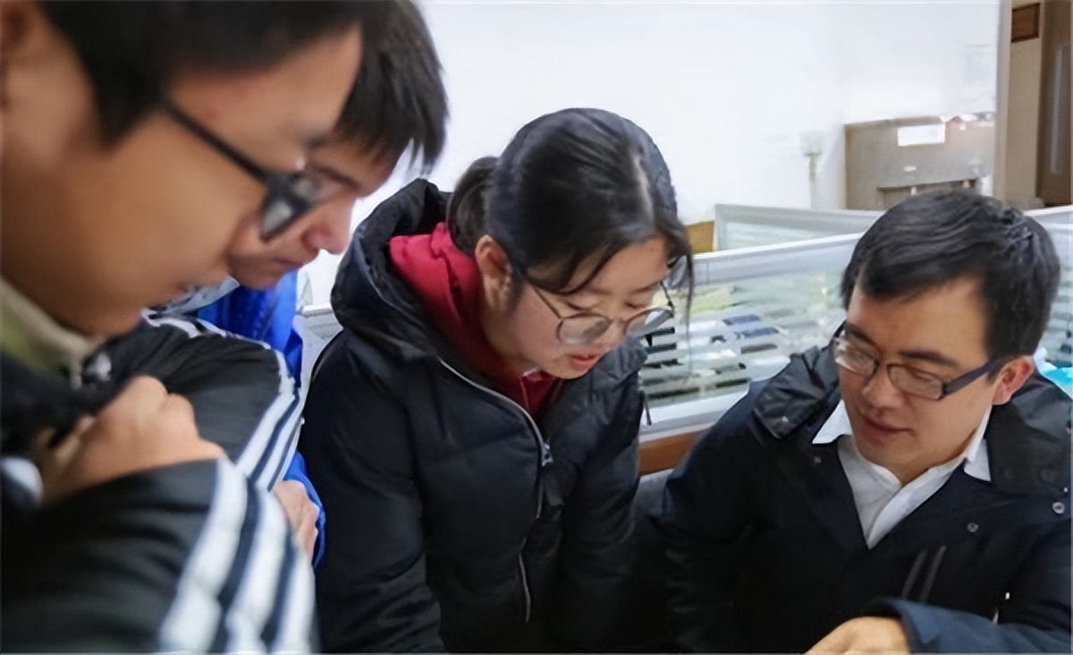 求职|教师学历陷入内卷,北大文科女博士求职遇冷,原因现实又扎心