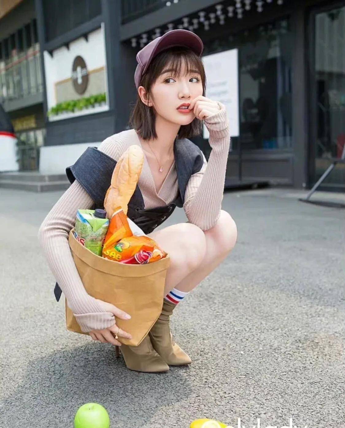 穿衣搭配 毛晓彤：迷人魅力尽显，小个子女生穿出甜美仙女风！