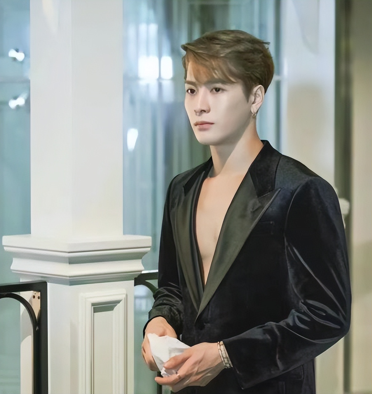 鹿晗演唱会座无虚席，黄子韬门票打折销售，归国四子近况令人唏嘘