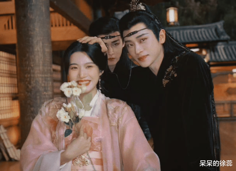 《王牌》播完九期，卢昱晓亮眼，郑恺太惨，而她被批“玩不起”