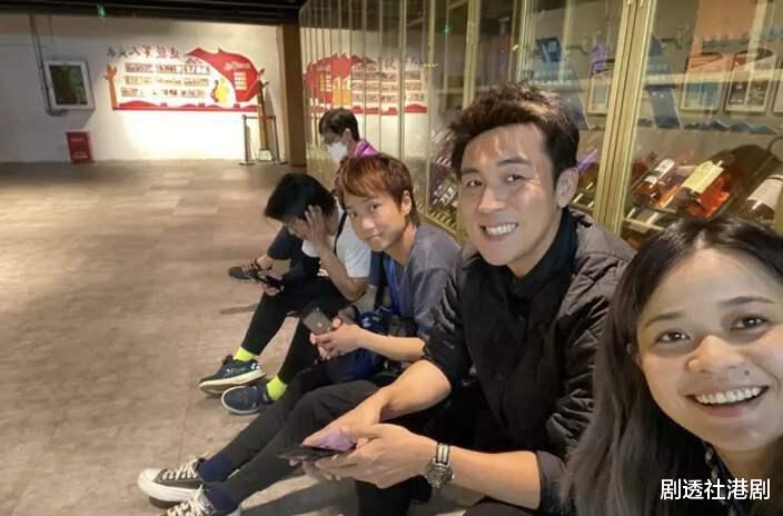 TVB《企业强人》内地热拍!主演自曝兼做摄像,两视帝合作有火花