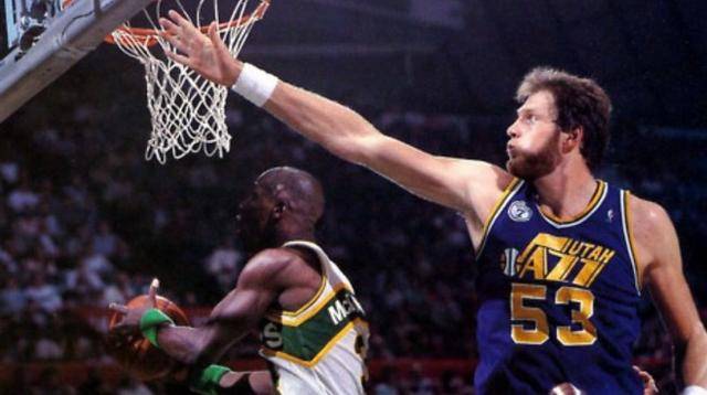 爵士队史盖帽王,创造场均5次盖帽记录,奥拉朱旺和穆