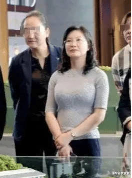 县委书记|神秘大学大长腿，段颖当县长后高龄嫁人，为博厅级狠摘婚戒