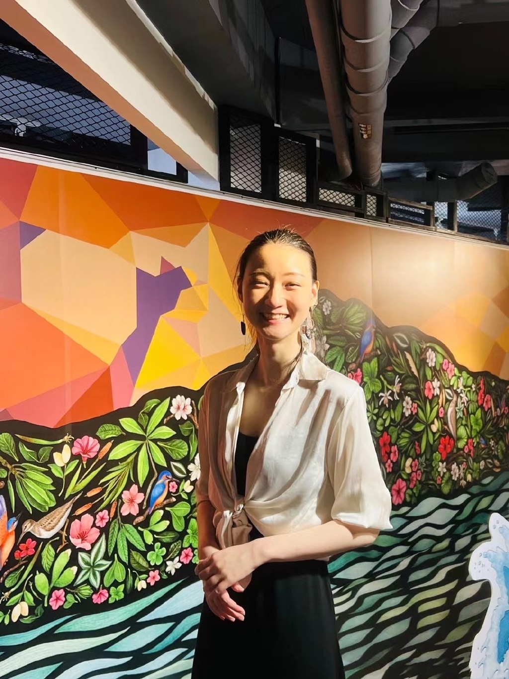 琼瑶孙女陈可嘉罕见出镜,皮肤白皙五官大气,妆容精致贵气十足