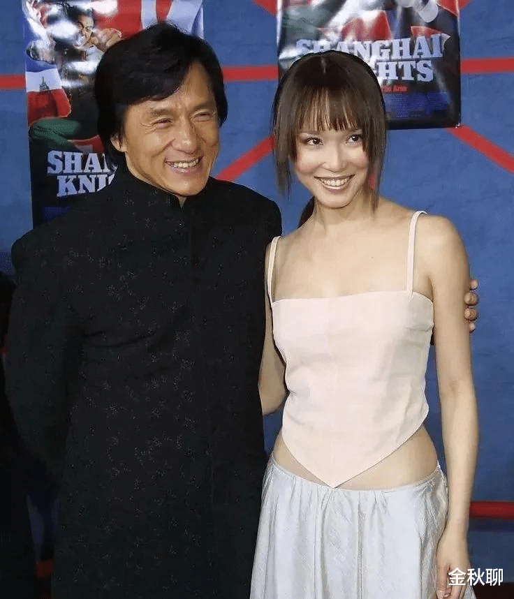 范文芳|51岁范文芳秀身材惹热议 小龙女终把杨过熬成爹！