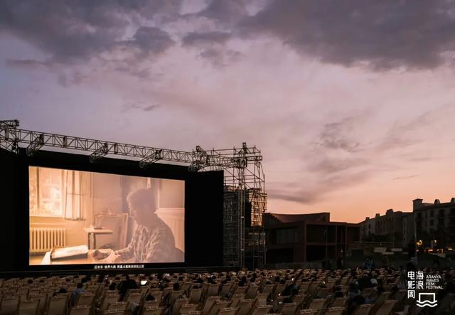 |阿那亚海浪电影周|抱紧电影,一起坠入深海