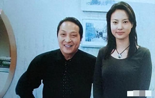 他曾为多位女星“床上开光”，与马云称兄道弟，李冰冰尊他为干爹