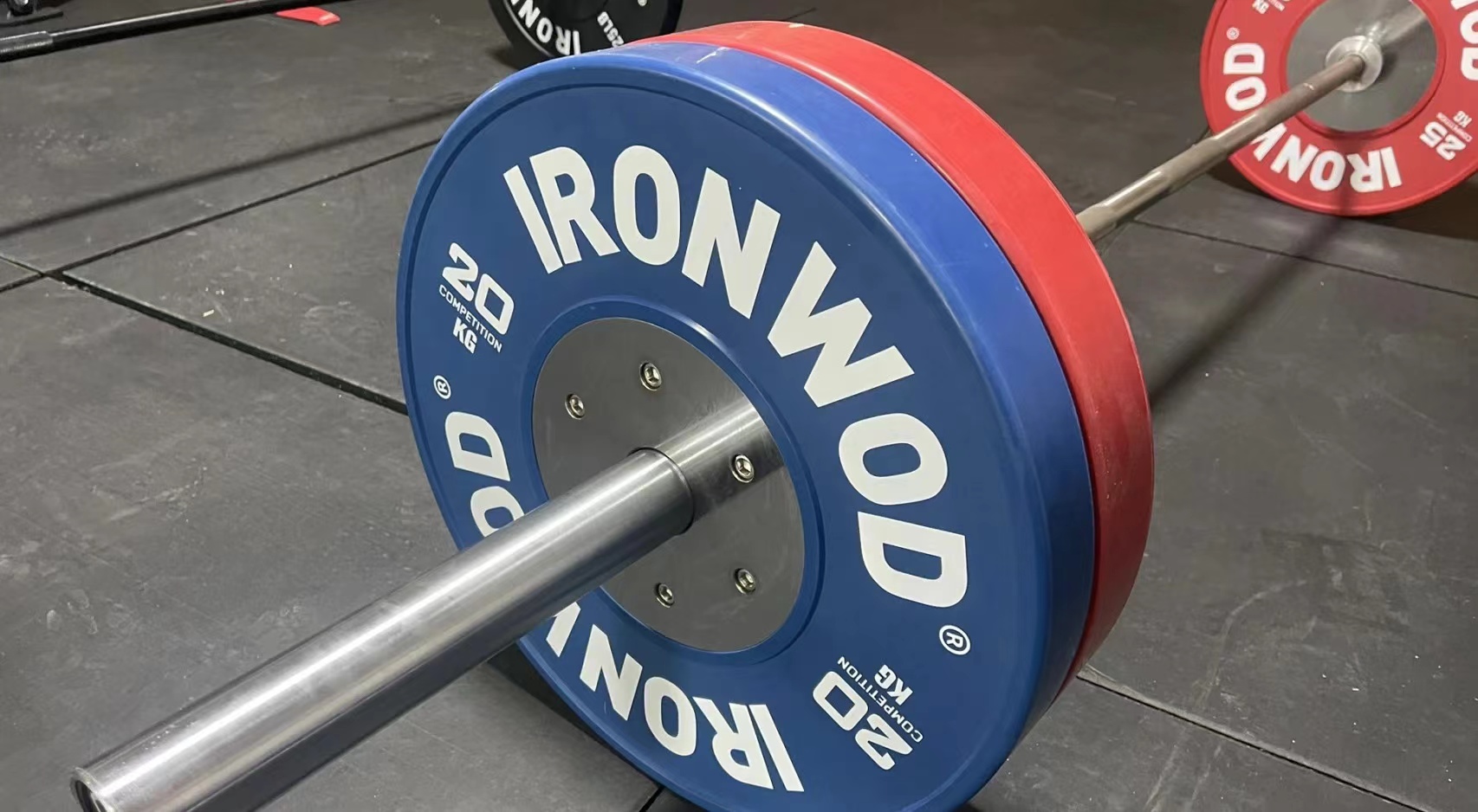 每日健身时光 杠铃硬拉 一个提高舞者弹跳能力的动作