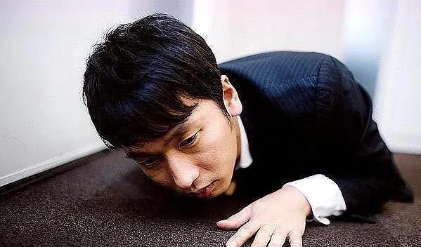 带货主播李佳琦成名后嫌贫爱富,揭露了当今职场3个扎心的潜规则