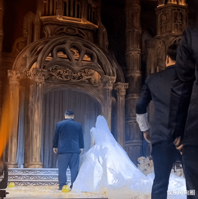 200斤李炮儿结婚了!网红嘉之派送4万大龙虾,婚宴菜品全素显寒酸