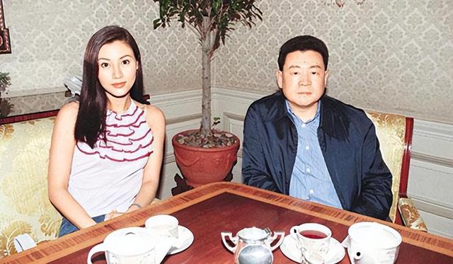 这一次，躺在重症监护室的李嘉欣，让我们明白了什么是“现世报”