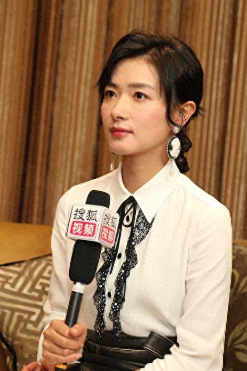 万茜：自曝曾被“潜规则”，事业巅峰时意外生子，如今过的如何