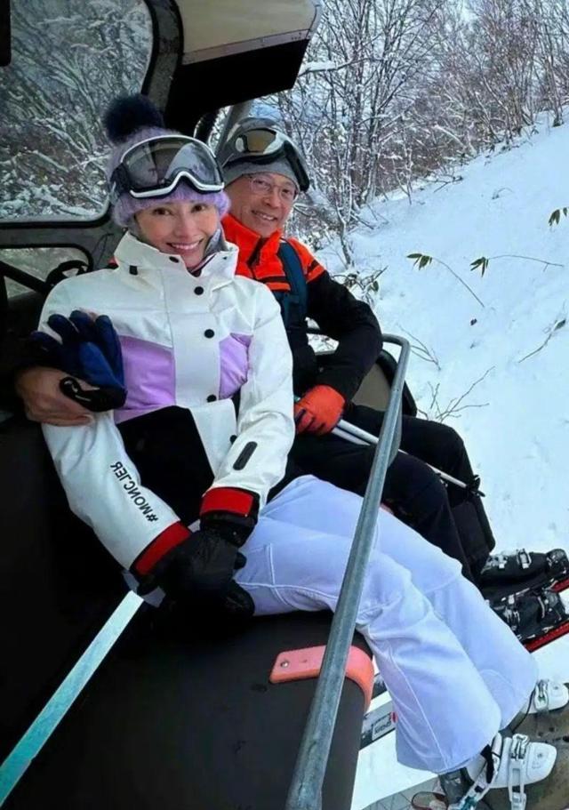 情人节|8位豪门阔太过情人节,向太晒8千万钻石,田朴珺晒夫妻亲密合照