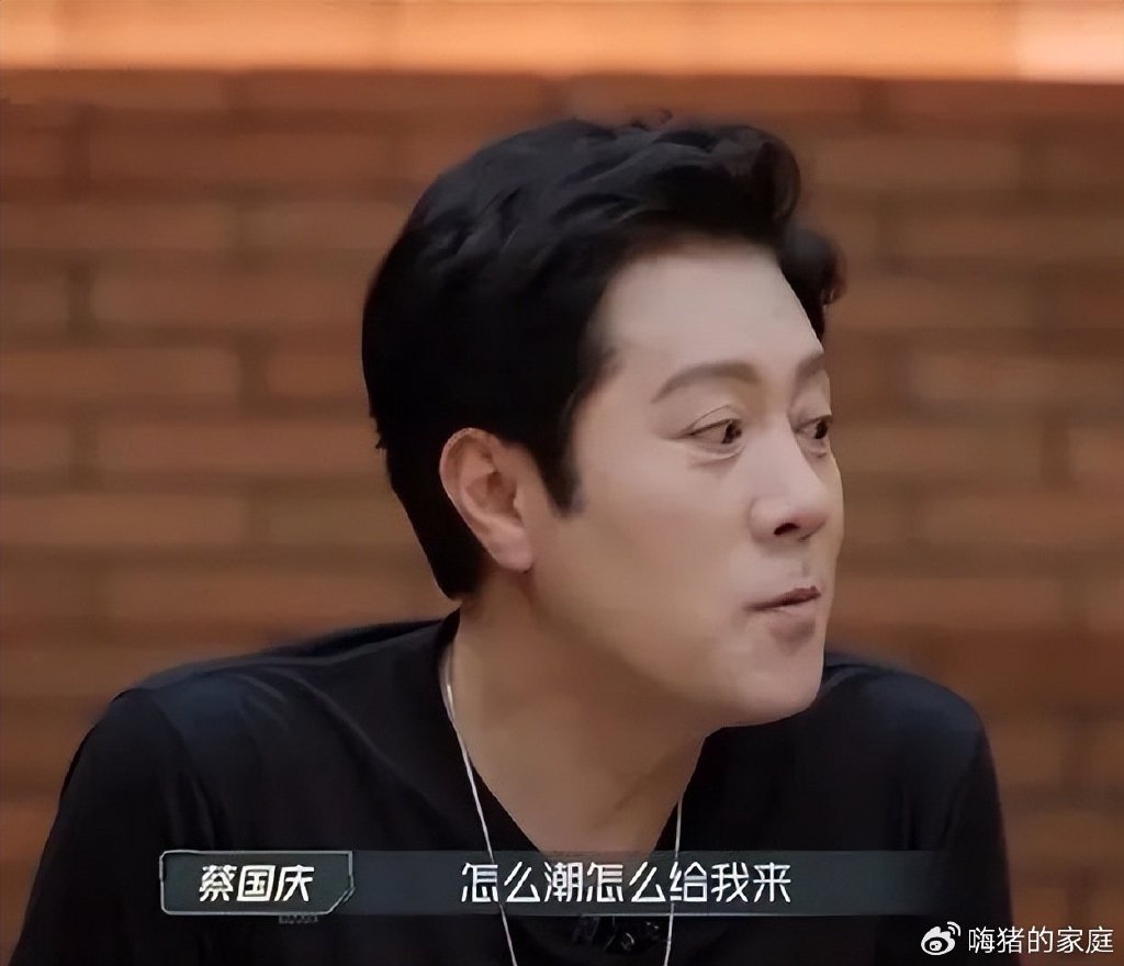 54岁蔡国庆晒两个帅儿子上热搜，父子三人共用一张脸，妻子身家过亿身份成谜