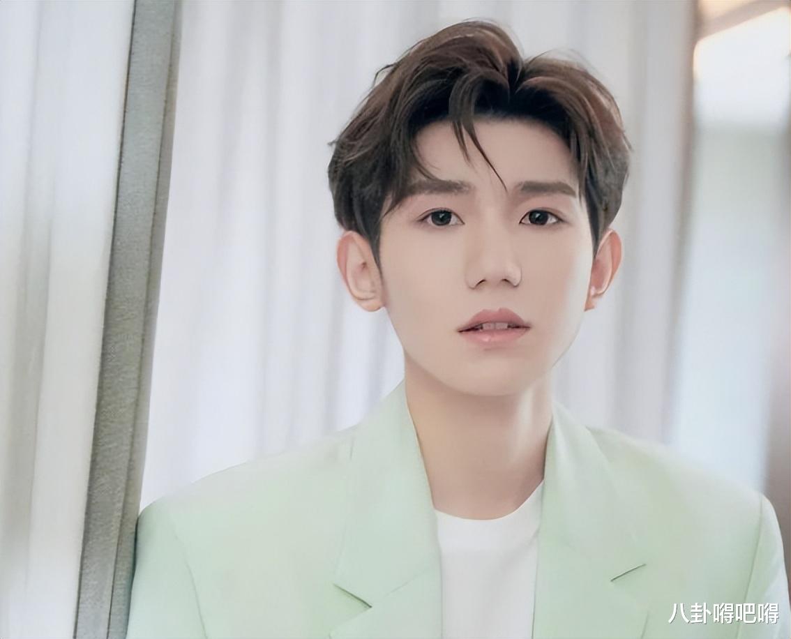 曝王源与大一新生同班,留级原因成谜,是否会成为下一个陈志朋