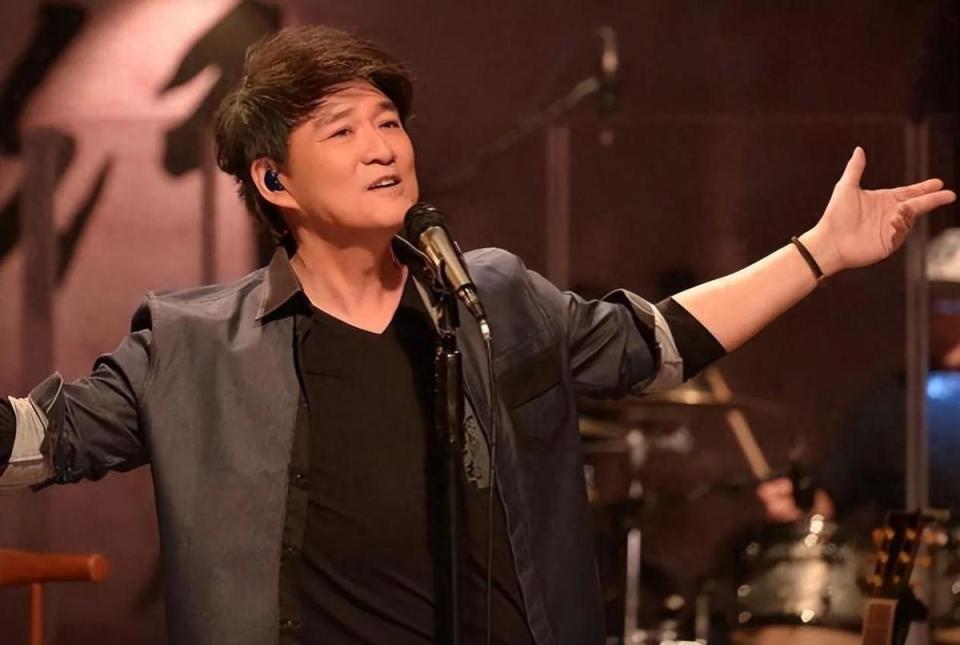 看到刘烨儿子的最新照片，才知道混血的辛酸