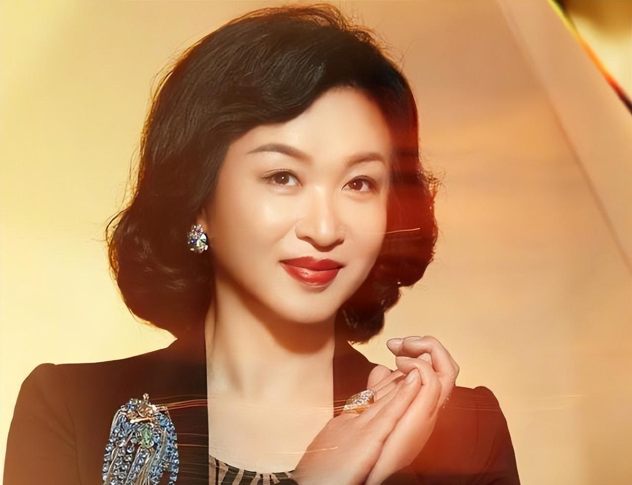 55岁金星“变性后遗症”越来越严重,让丈夫汉斯感到相当尴尬