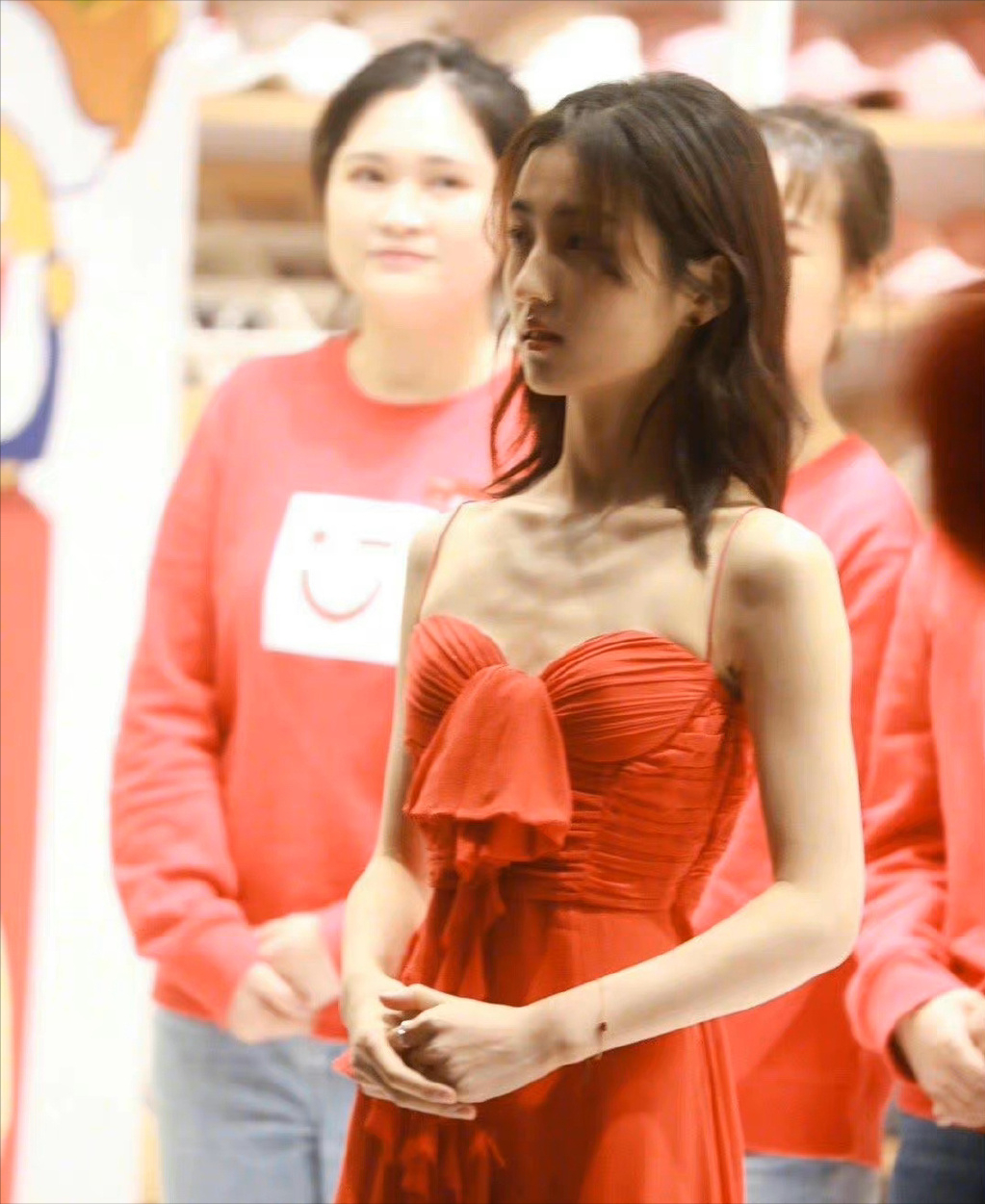 文章图片不知何时开始 , 娱乐圈开始流行"以瘦为美" , "身材焦虑"