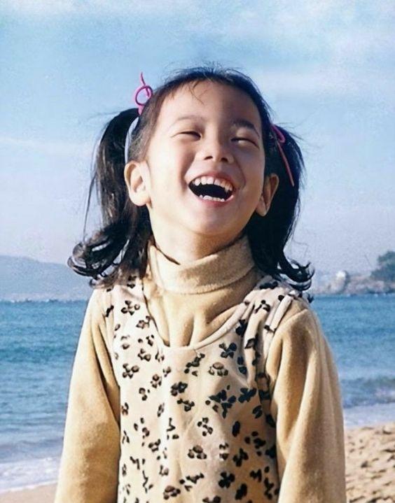 Jisoo童年时期曾被嫌丑?曾因哥姐太好看,被亲戚说像猴子而自卑