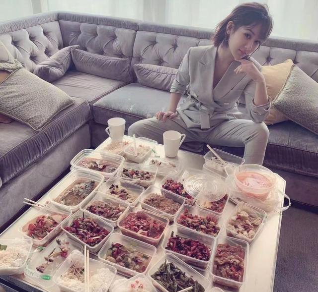 任敏|女明星真实饭量被曝光:娜扎嗦粉1口1根,颖儿每天一粒老干妈