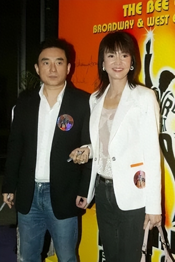 59岁吕方结婚三年惨遇假女富豪？小16岁嫩妻被曝已破产并欠债百万