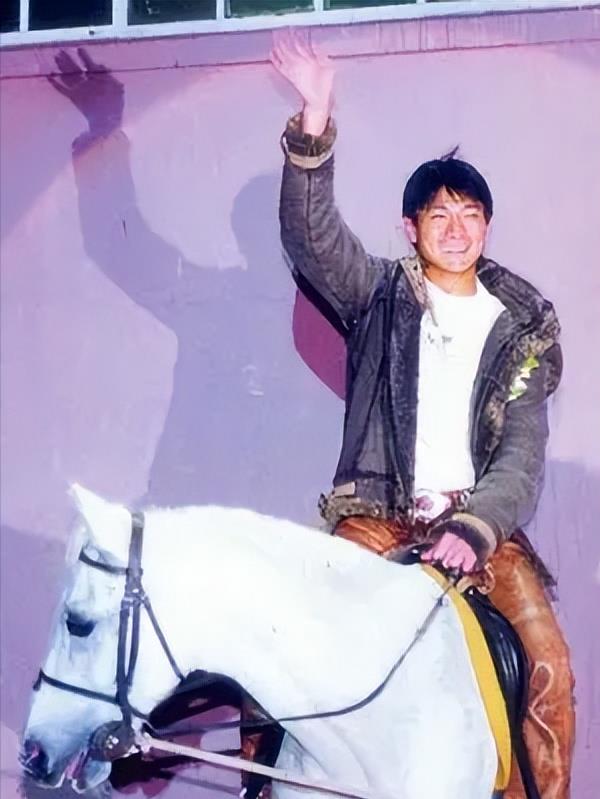 灵堂迟来的三天王,戳穿了娱圈的人情冷暖,刘德华的话,有人信了