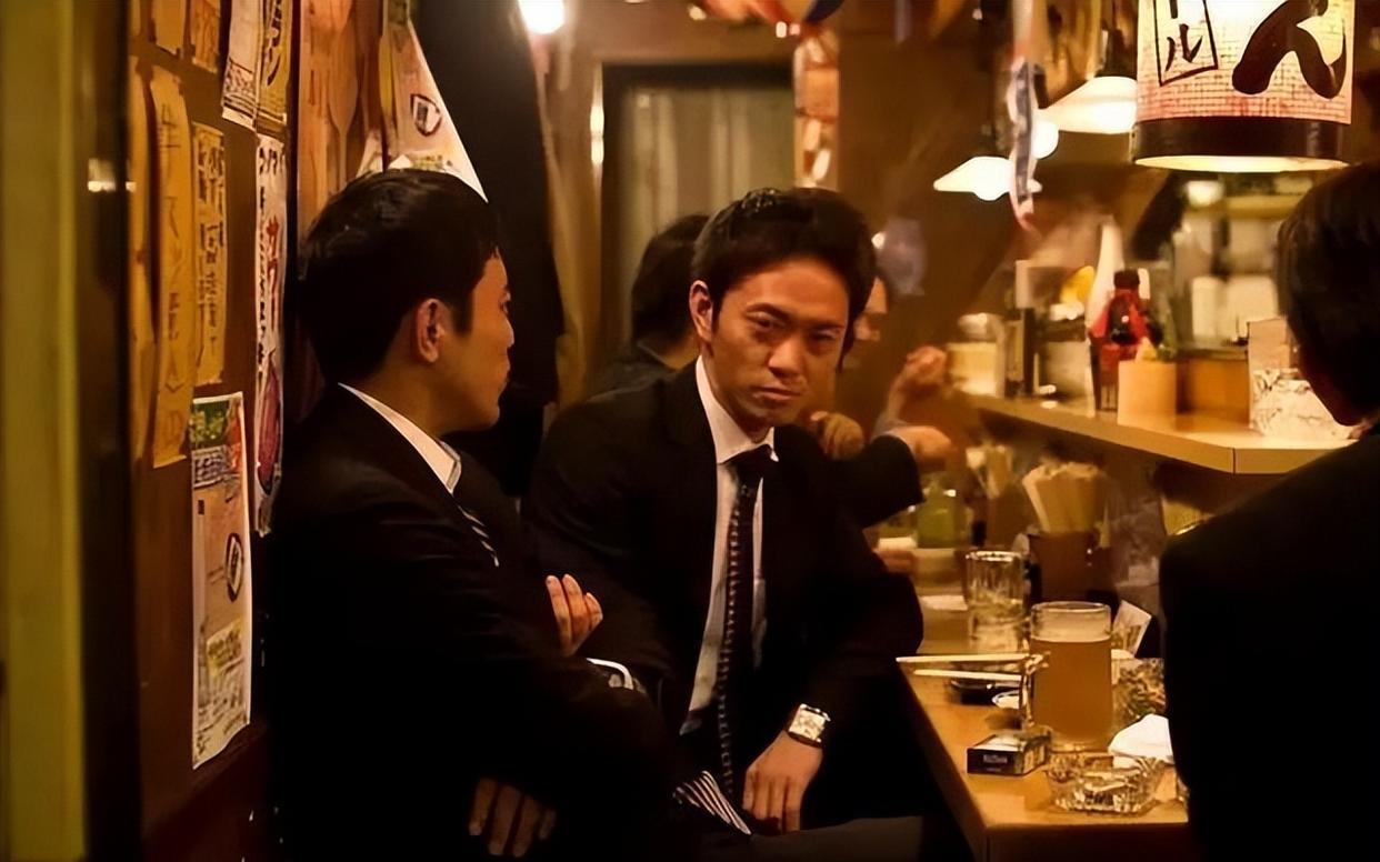 职场最新歧视链，宝妈成了最后一名，面对欺凌忍辱不敢出声