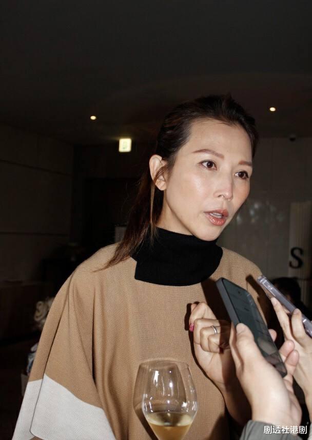 蔡少芬|恭喜!香港“女版成龙”嫁女,一对新人相恋多年,现场星光熠熠