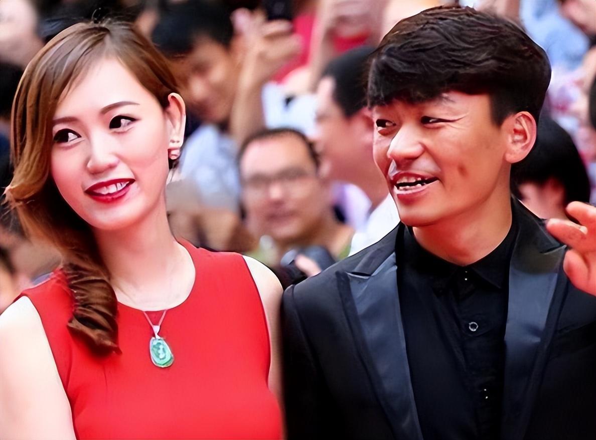 王宝强马蓉合体现身,12岁女儿撮合父母复婚,网友:这也能原谅?