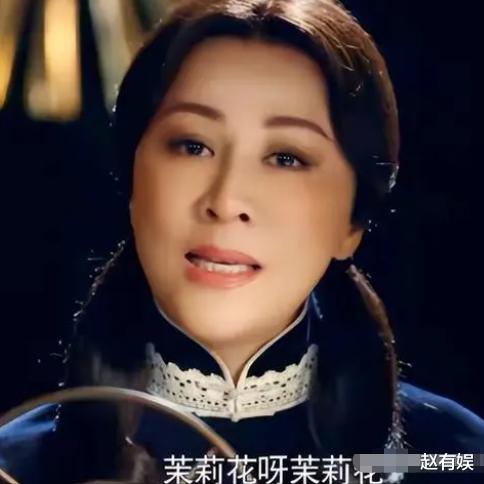 黄瓜 一把年纪还强装少女，满脸褶子扎双马尾，老黄瓜刷绿漆：装嫩！