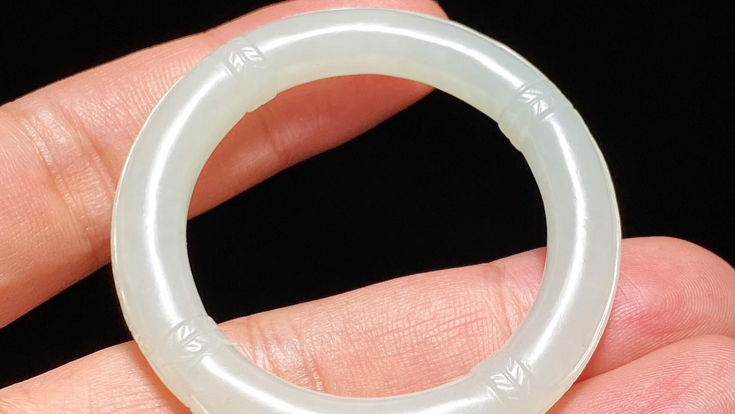 和田玉籽料|清中期 和田玉籽料 白玉 结绳纹 袈裟环 玉环