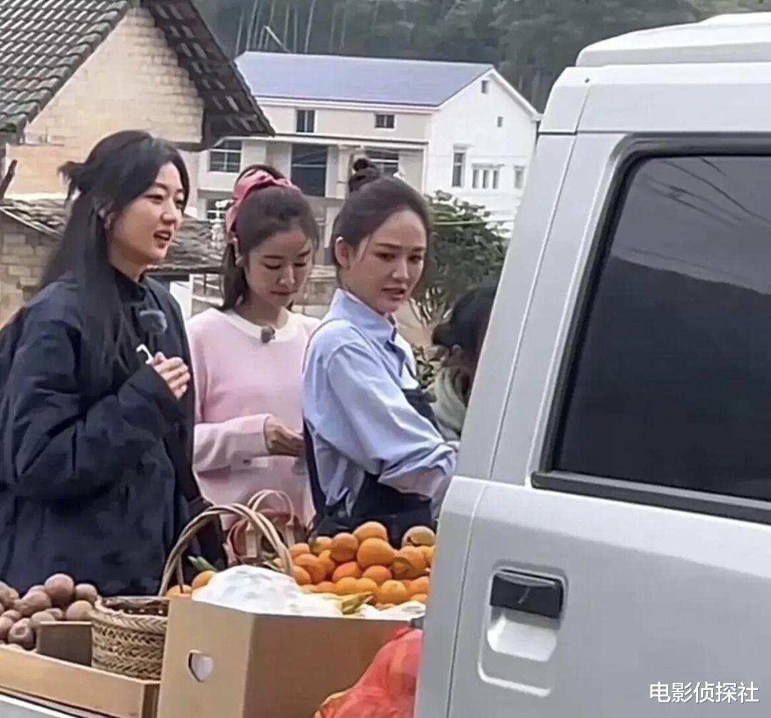 林心如和陈乔恩一起录节目!两人尴尬避嫌,生图曝光明星秒变素人