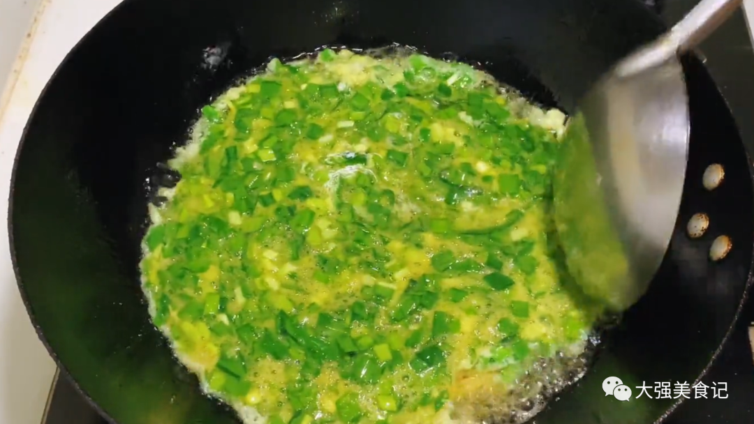 韭菜|韭菜和它是“好搭档”，每周吃2次，腰不酸了，腿不软，人精神了