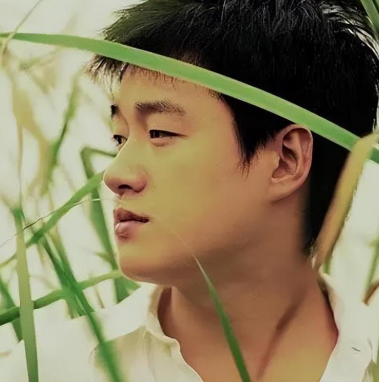 金主入狱，佟大为失踪2年！严屹宽一句话，再次将他推上了风口浪尖