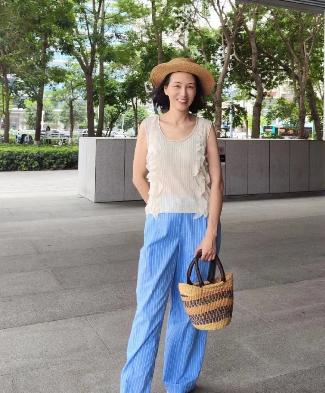 发型 女人上了年纪发不过腰才好看！精致优雅显气质，时尚减龄又有品味