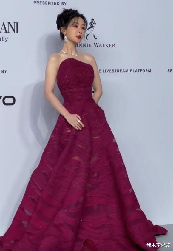 GQ盛典这一夜，杨紫白鹿虞书欣3大“普女”聚首，生图集体翻车！