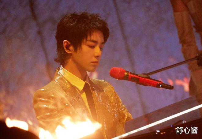 那英|那英哭掉假睫毛,华晨宇惊喜多,音综新天花板不够看啊