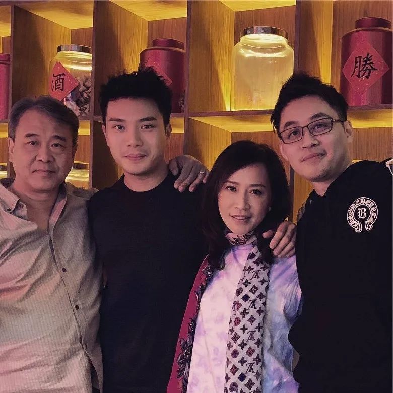 61岁港圈“冻龄富婆”近照曝光:比起爱马仕,我更想拥有这张脸