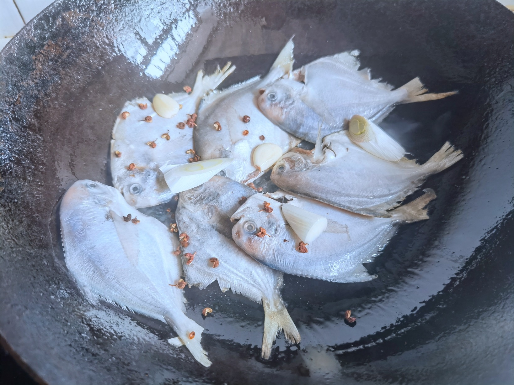 银鲳|秋后，吃牛羊肉不如吃它，简单炖一炖太鲜了，老人孩子都喜欢！