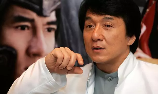 成龙用时间证明自己人生最大的败笔,两个孩子,一个正常人都没?