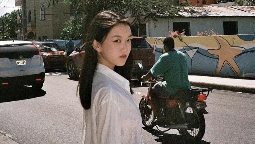 李嫣|王菲小女儿17岁生日，李嫣留学国外近照曝光，看不出唇腭裂好漂亮