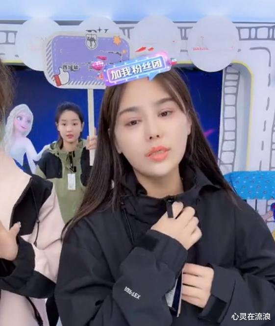 |网红“樊小慧”气质逆袭,烫卷发扎高马尾,直播4小时质疑不断